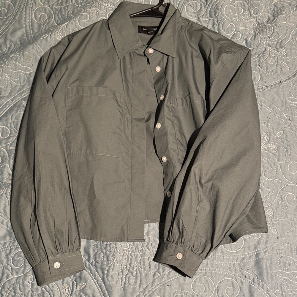 Banana Republic women’s crop blue grey button down